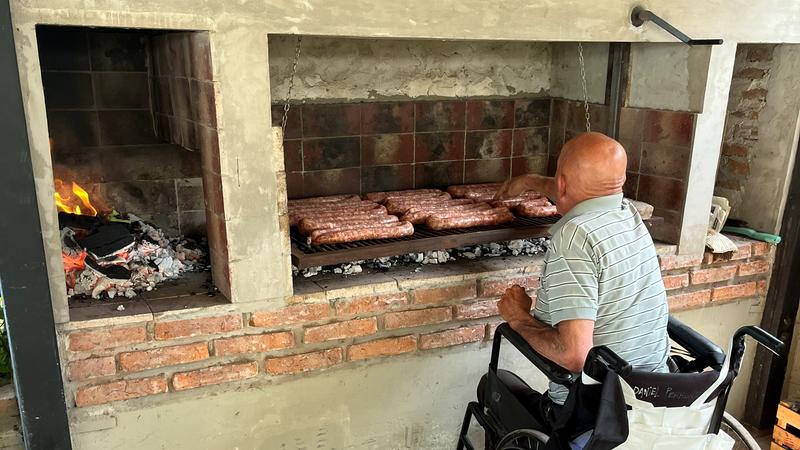 Asado en la parrilla
